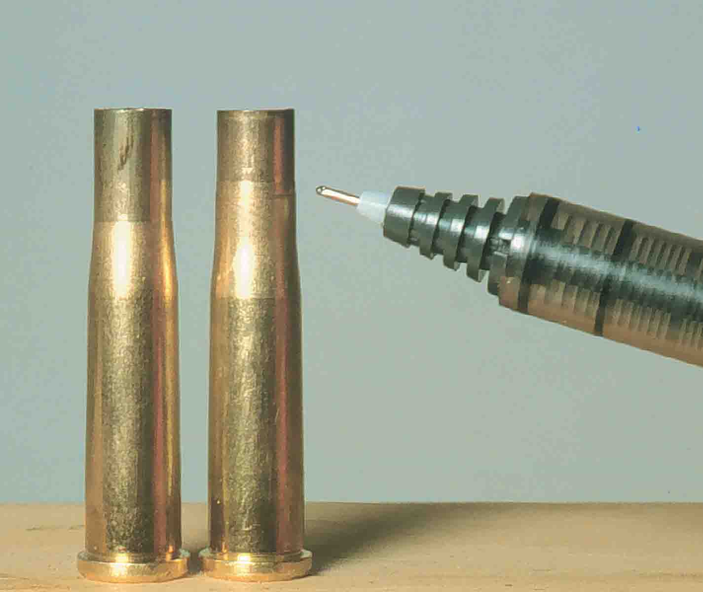 The neck-sized case (right) uses the expanded neck portion to positively center the rounds in the chamber.